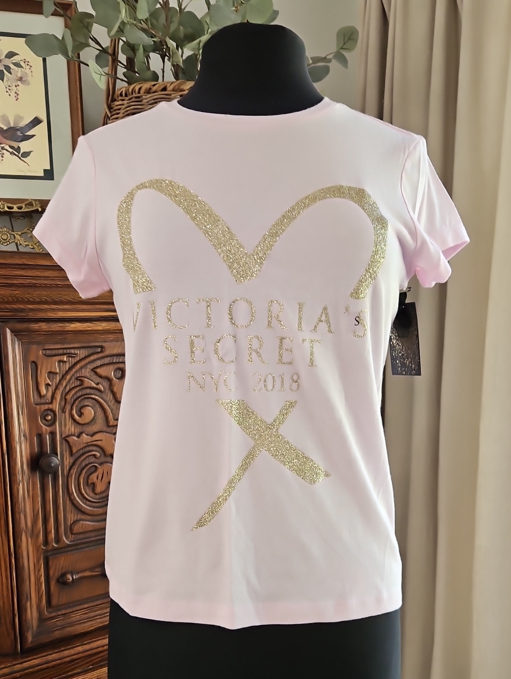 Victoria's Secret Pink Tee with Gold Glitter Logo NYC 2018 Size S/P